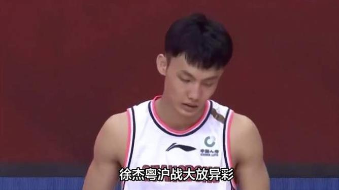 包含斗志昂扬，比赛前途未卜引发球迷热议的词条